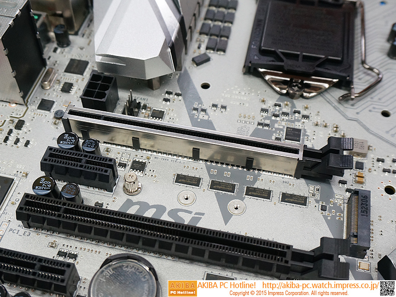 見慣れないPCI Expressスロット