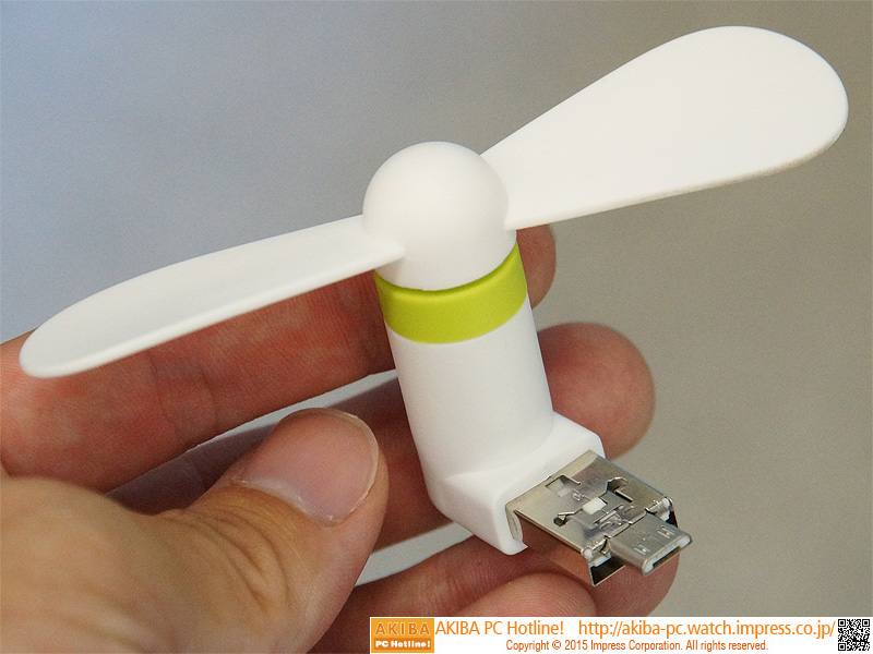 Micro USB端子はUSB A端子の内側に隠されている