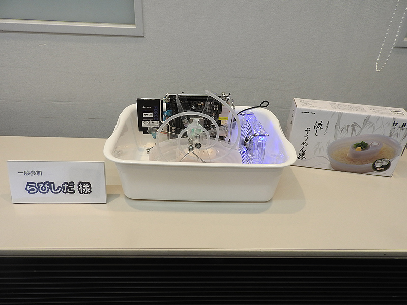 らびしだ氏の水冷MOD PC。流しそうめん器の水流を利用して、水車を回し、水を持ち上げてCPUを冷却するという驚きの機構を実現