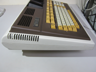 富士通初の完成品パソコン「FUJITSU MICRO 8」 （レトロな