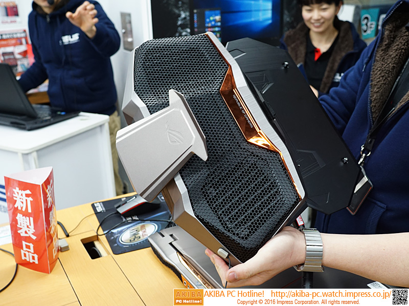 水冷ユニットは5秒で着脱可能、容易さを実演してアピール