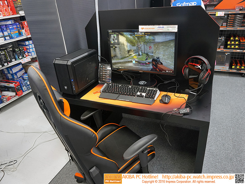 COUGAR製品で構成されたPCでゲームをプレイすることも可能。