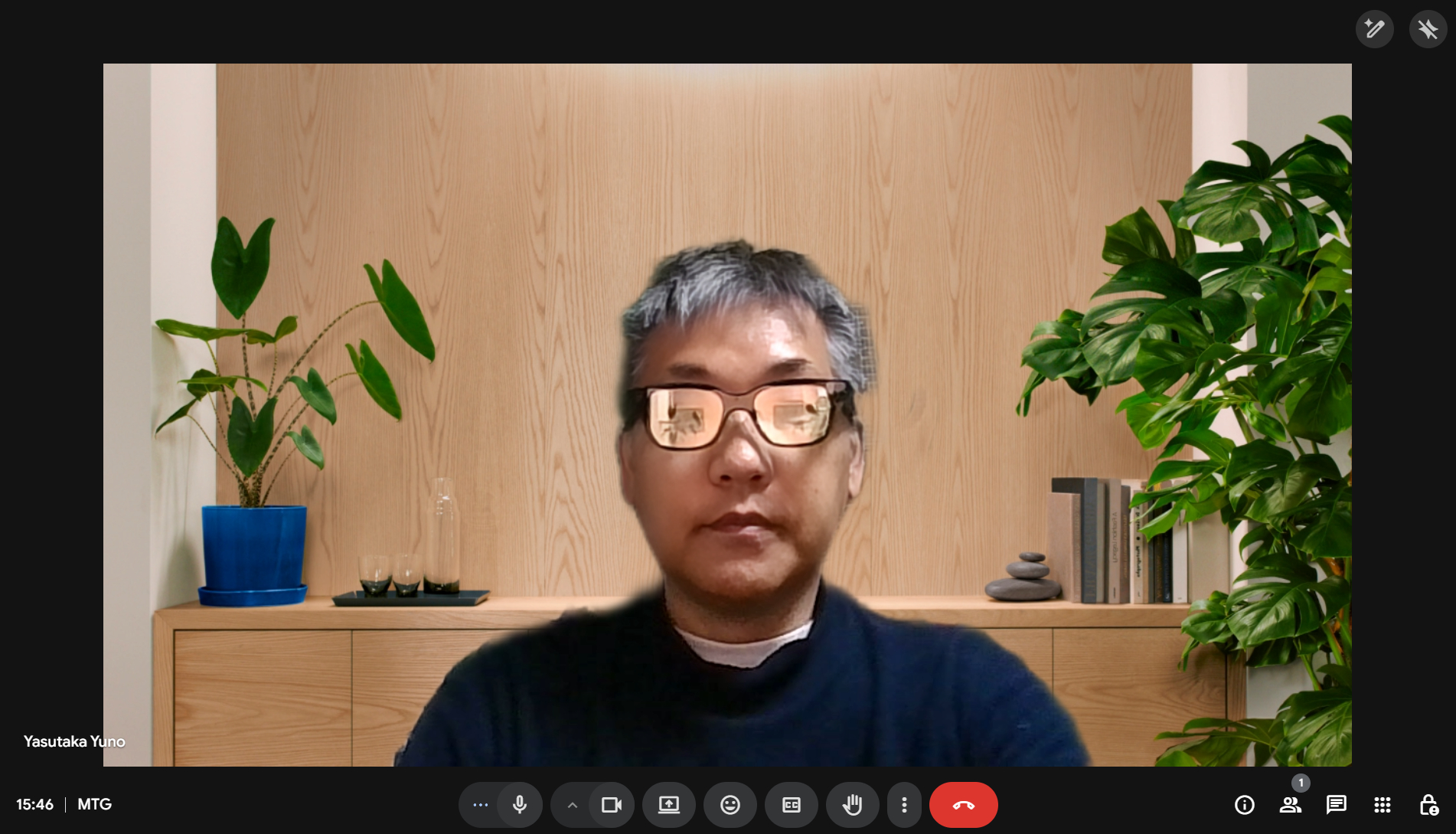 オンラインミーティング時はかなり反射する