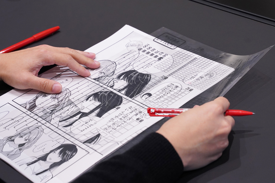 専用スケールを使った写植指定の様子<br>(C)Miyuki Tonogaya/SQUARE ENIX