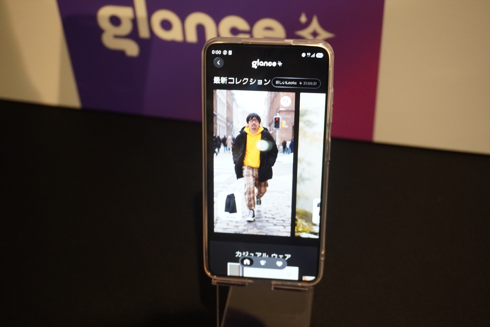 Glanceの新機能。自分の顔写真を登録するとさまざまな服を着た画像がロック画面に表示される