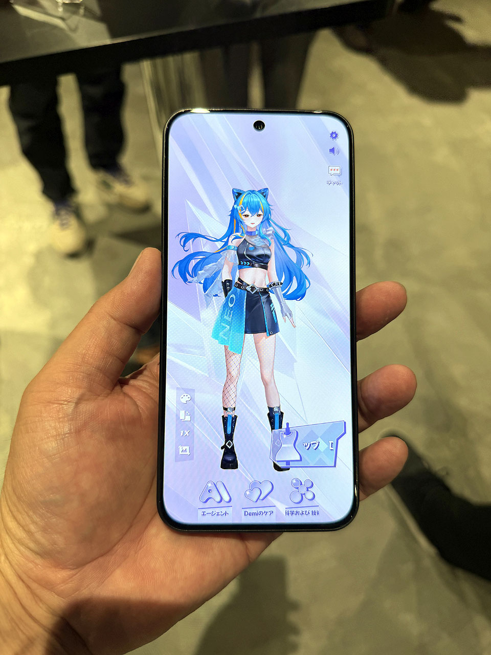 発表会場の体験機を見てみるとホーム画面にアイコンがあり、起動するとDemiの設定などが行なえた