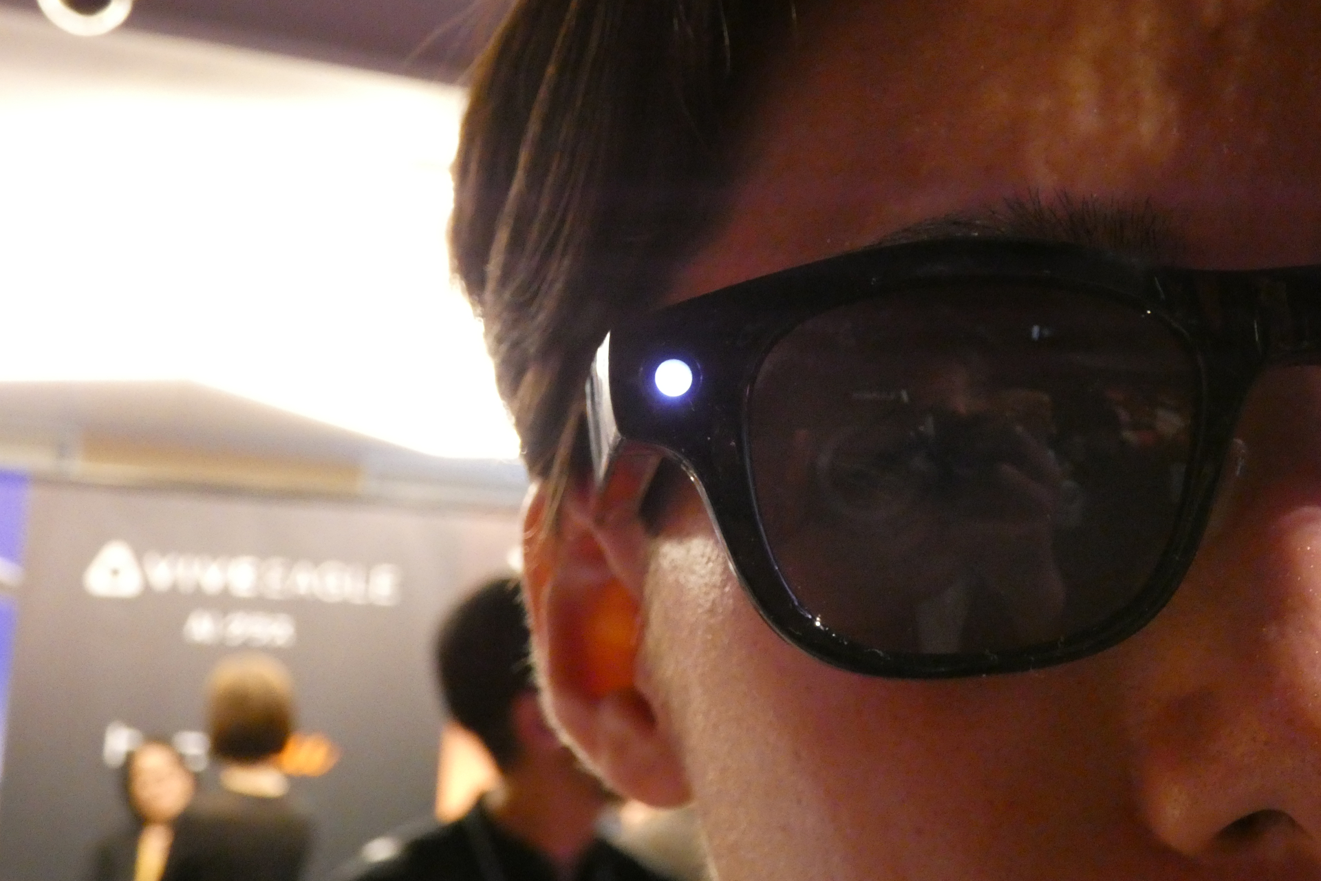 撮影時にはLEDが点滅する