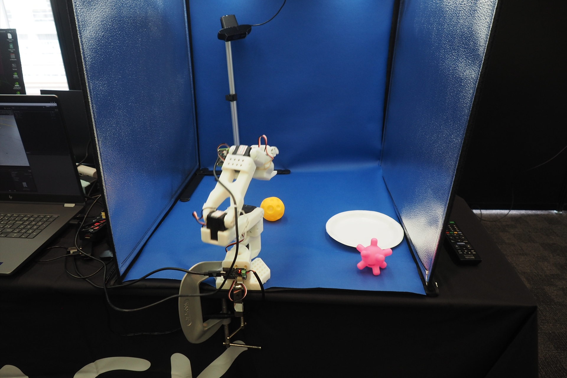 「ASK Enterprise AI Conference 2026」でのフィジカルAIのデモ