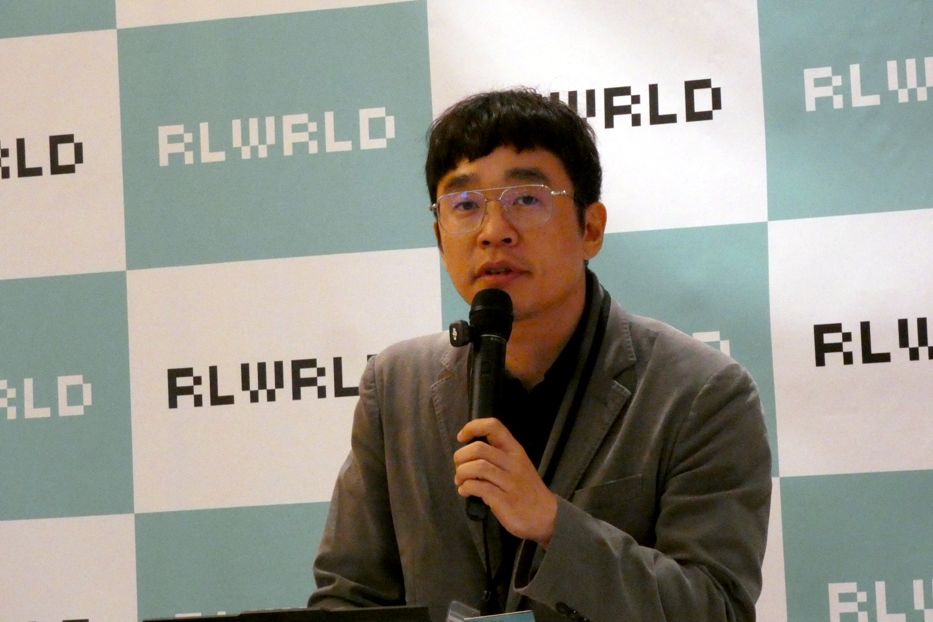 同社チーフサイエンティストで、KAIST AI大学院 教授でもあるシン・ジンウ氏