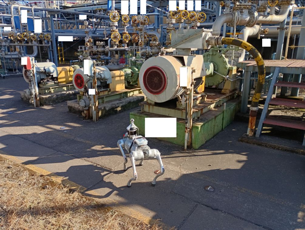 データ収集中の四足歩行ロボット