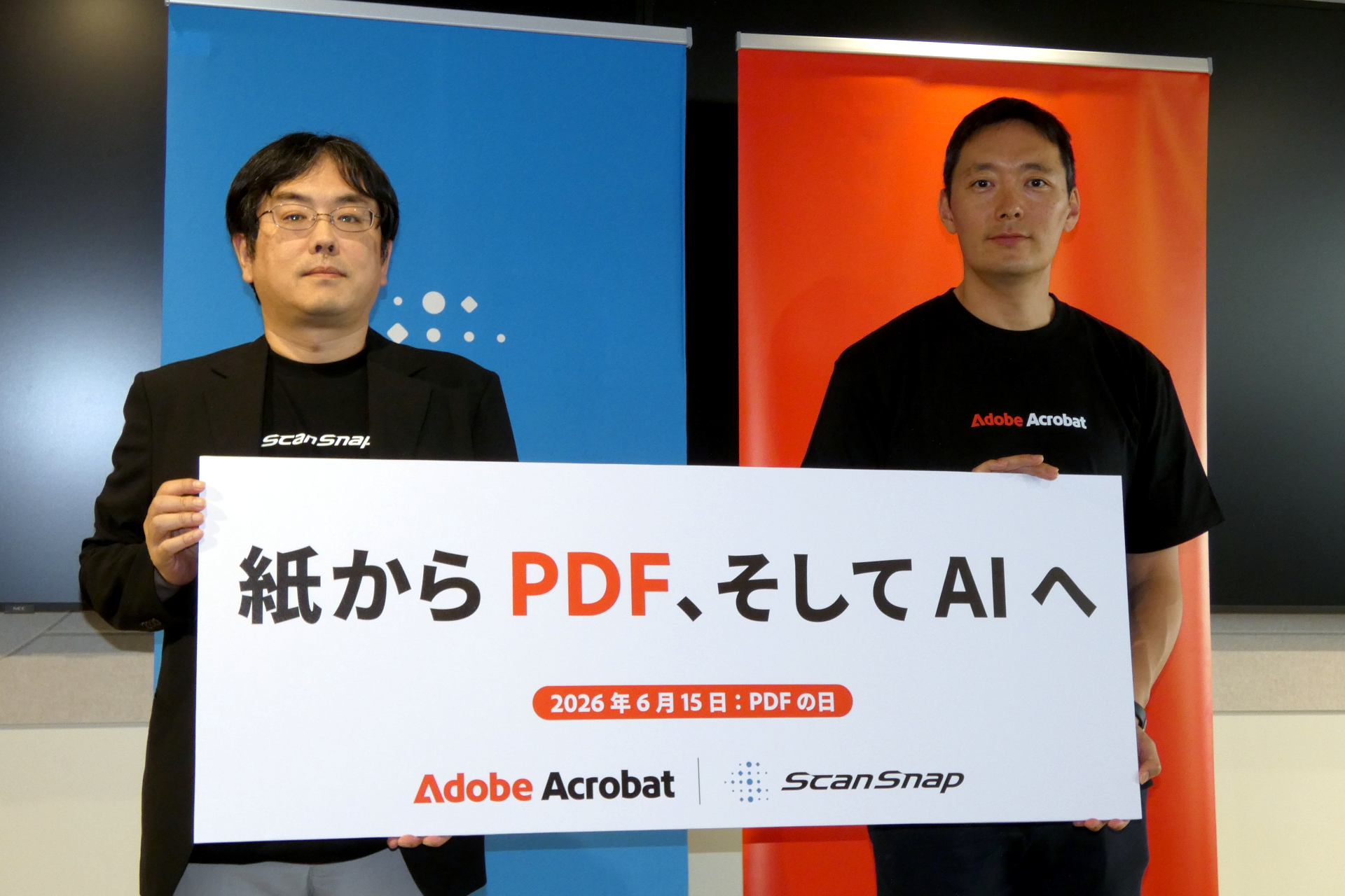 アドビ Document Cloud プリンシパルプロダクトマーケティングマネージャーの立川太郎氏（右）とPFU ドキュメントイメージング事業本部  グローバル戦略統括部  統括部長の轡田大介氏（左）