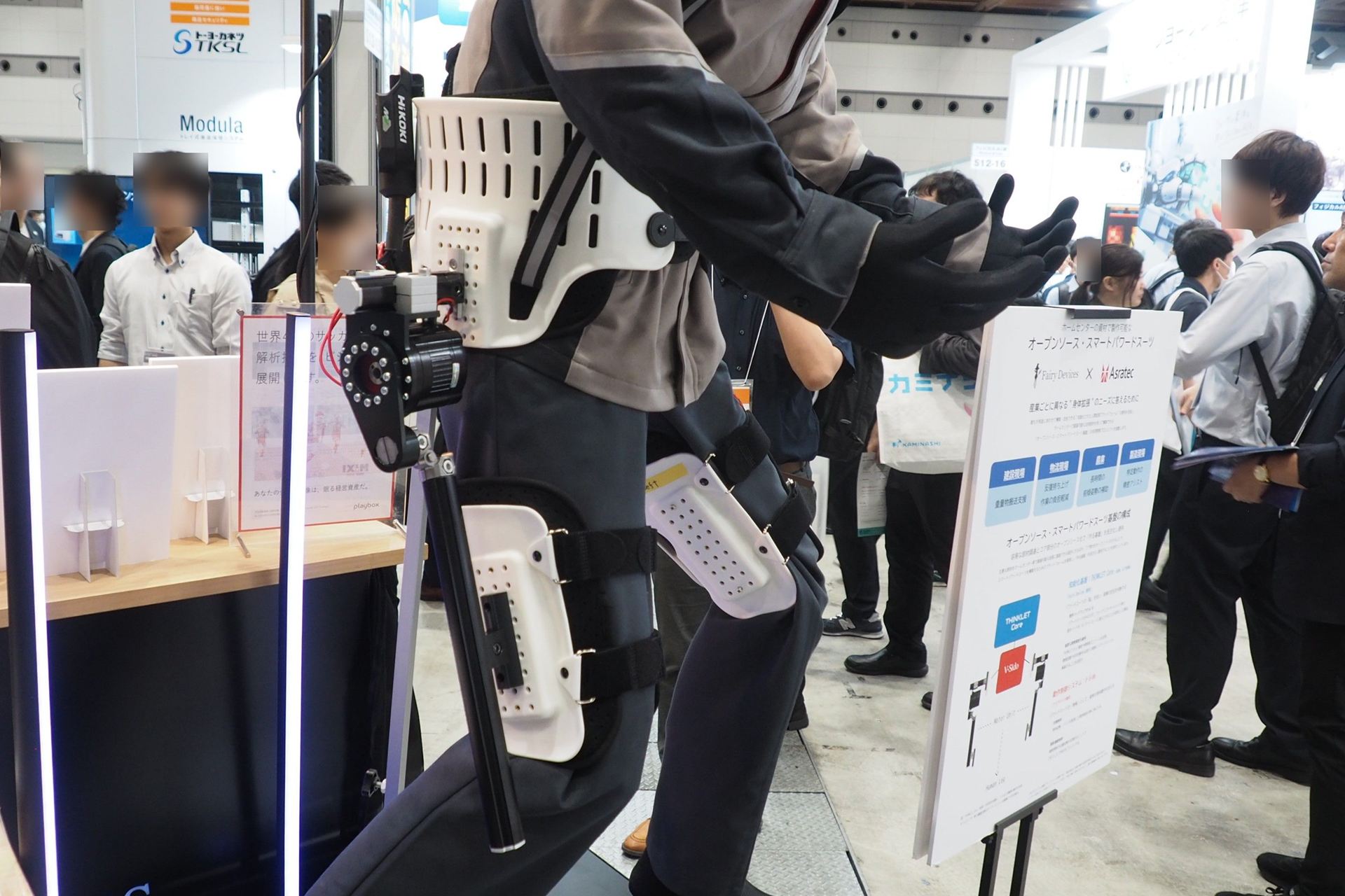 オープンソース・スマートパワードスーツは、ホームセンターなどで容易に買える部材で作れる設計になっている