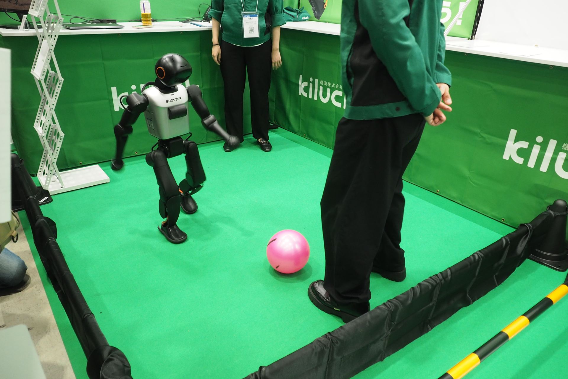 機楽が販売代理店となっているヒューマノイドロボット「Booster K1」