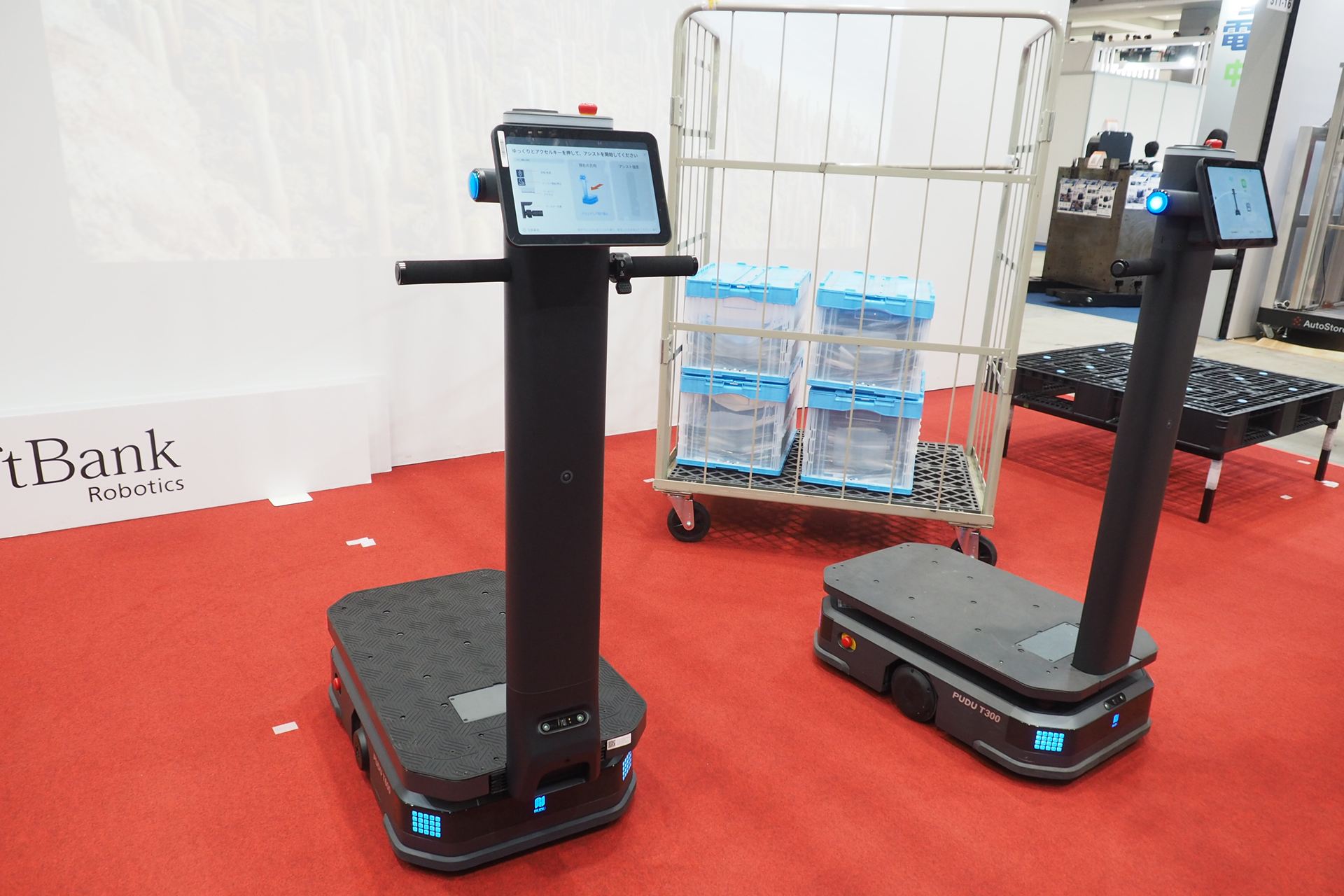 左が600kgまで積載可能な「PUDU T600」。右が300kgまで積載可能な「PUDU T300」
