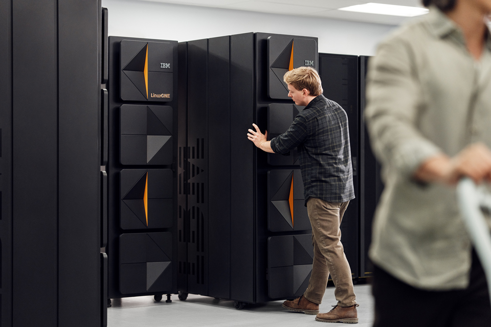 LinuxONE 5