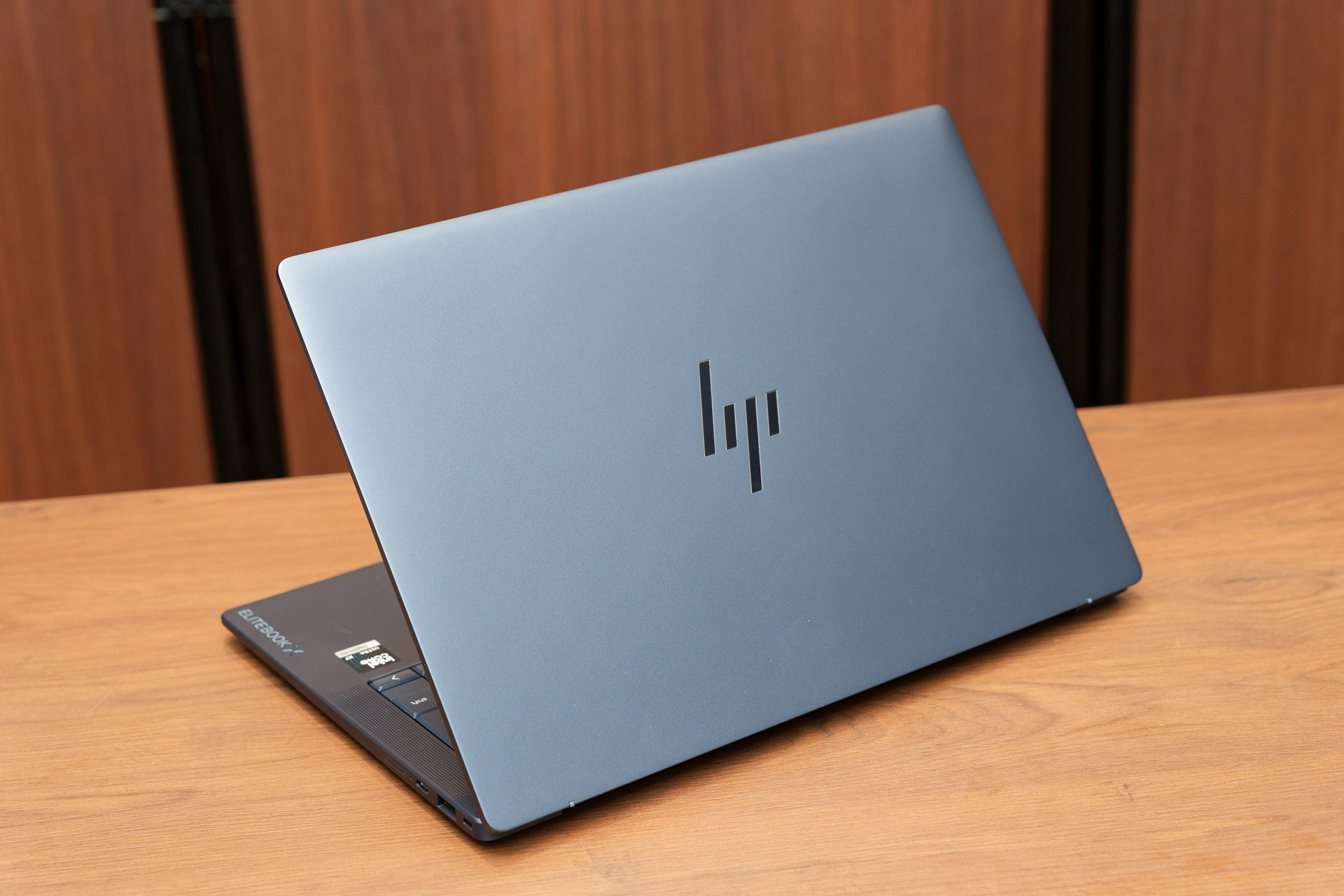 「Rakuten AI for Desktop」をバンドルするHP製ノートPC「HP EliteBook X G2i 14 AI PC」