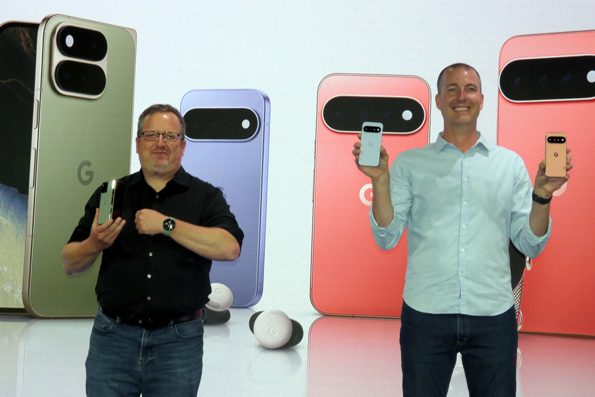Google Pixel プロダクト マネジメント シニア ディレクターのPeter Prunuske氏（右）とPixel Watch Software プロダクト マネジメント ディレクターのRyan Krems氏（左）