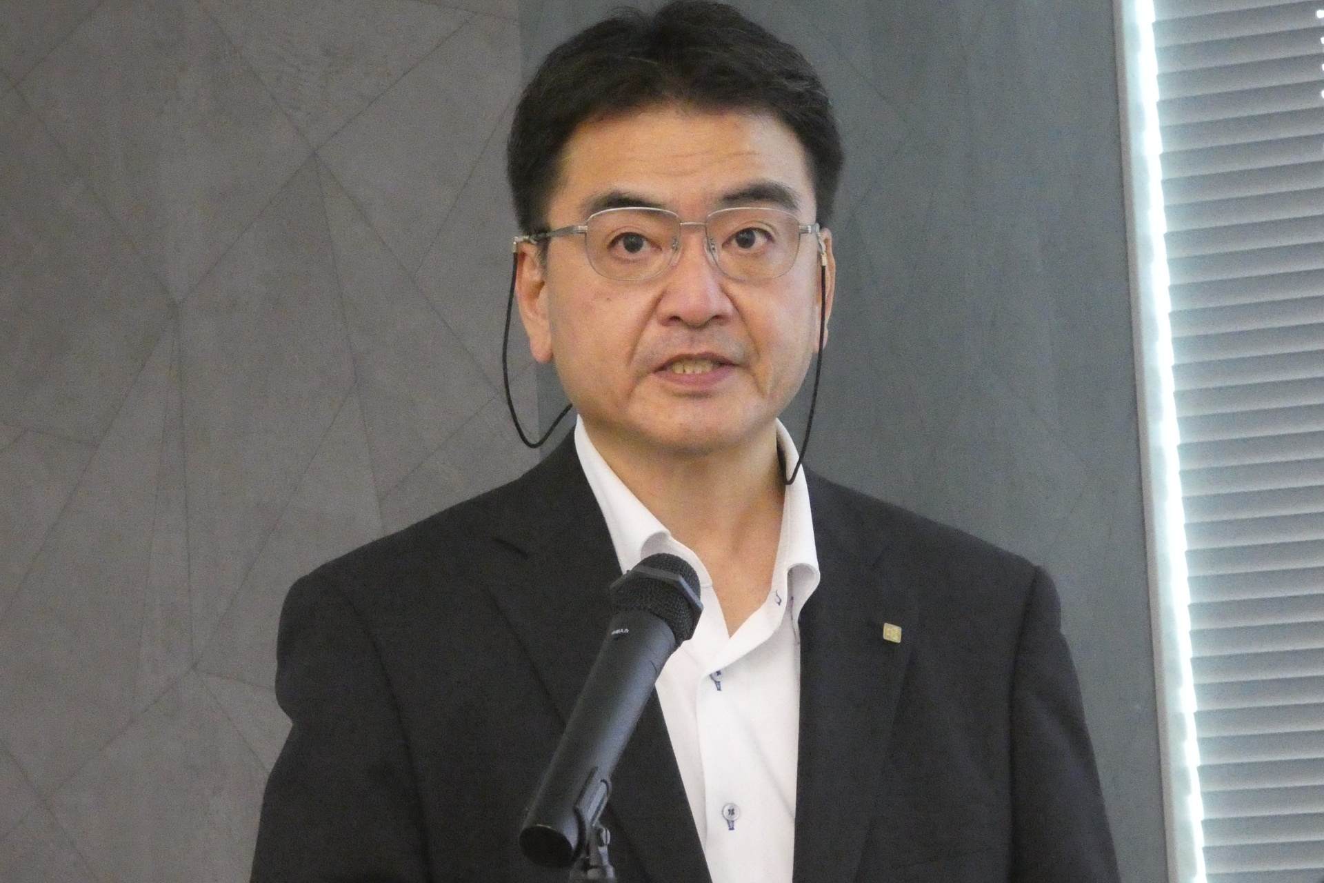 ファインセラミック事業本部の篠塚淳氏