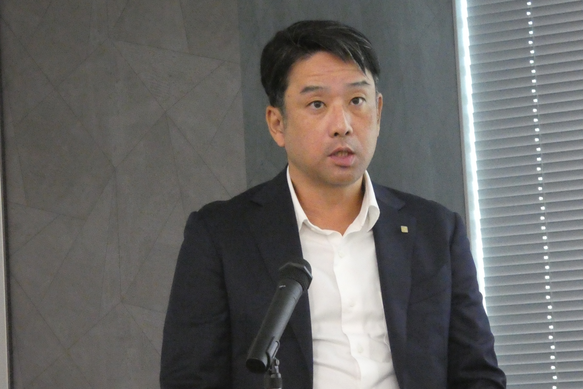 電子部品事業本部 コンデンサ事業部の大鈴英之氏