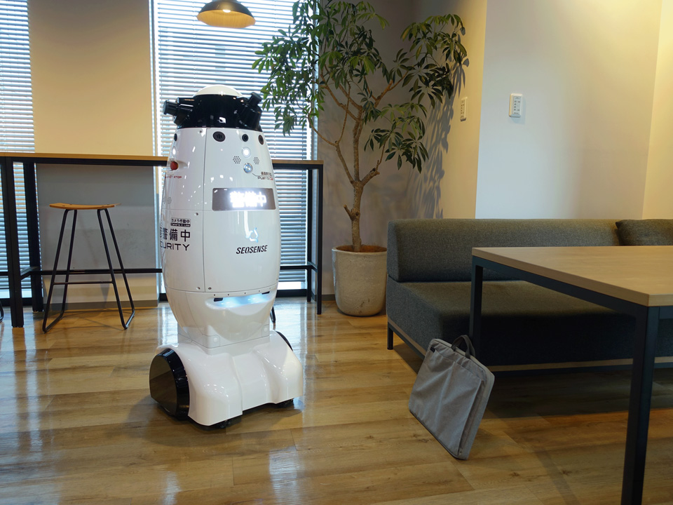 自律移動型警備ロボット「SQ-2」