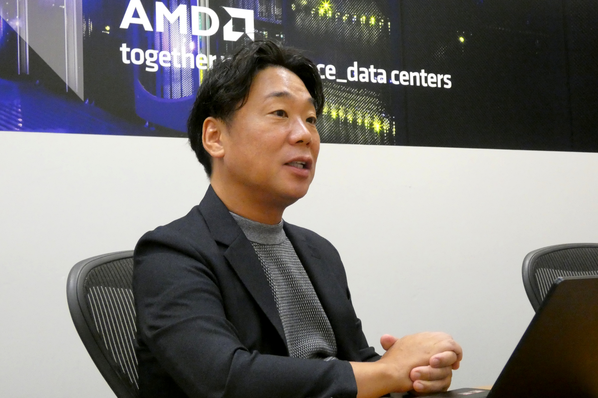 ローカルAIの活用について説明する日本AMD コマーシャル営業本部 セールスエンジニアリング マネージャーの関根正人氏