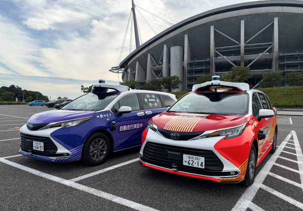 トヨタ自動車（米国）のミニバン「シエナ」をベースに改造した車両