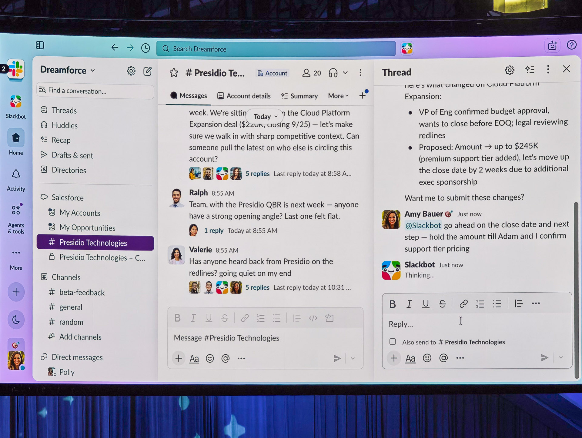 Slackbot in Channelsのデモ画面、Slackbotが人間の同僚と並んで表示されていることがわかる
