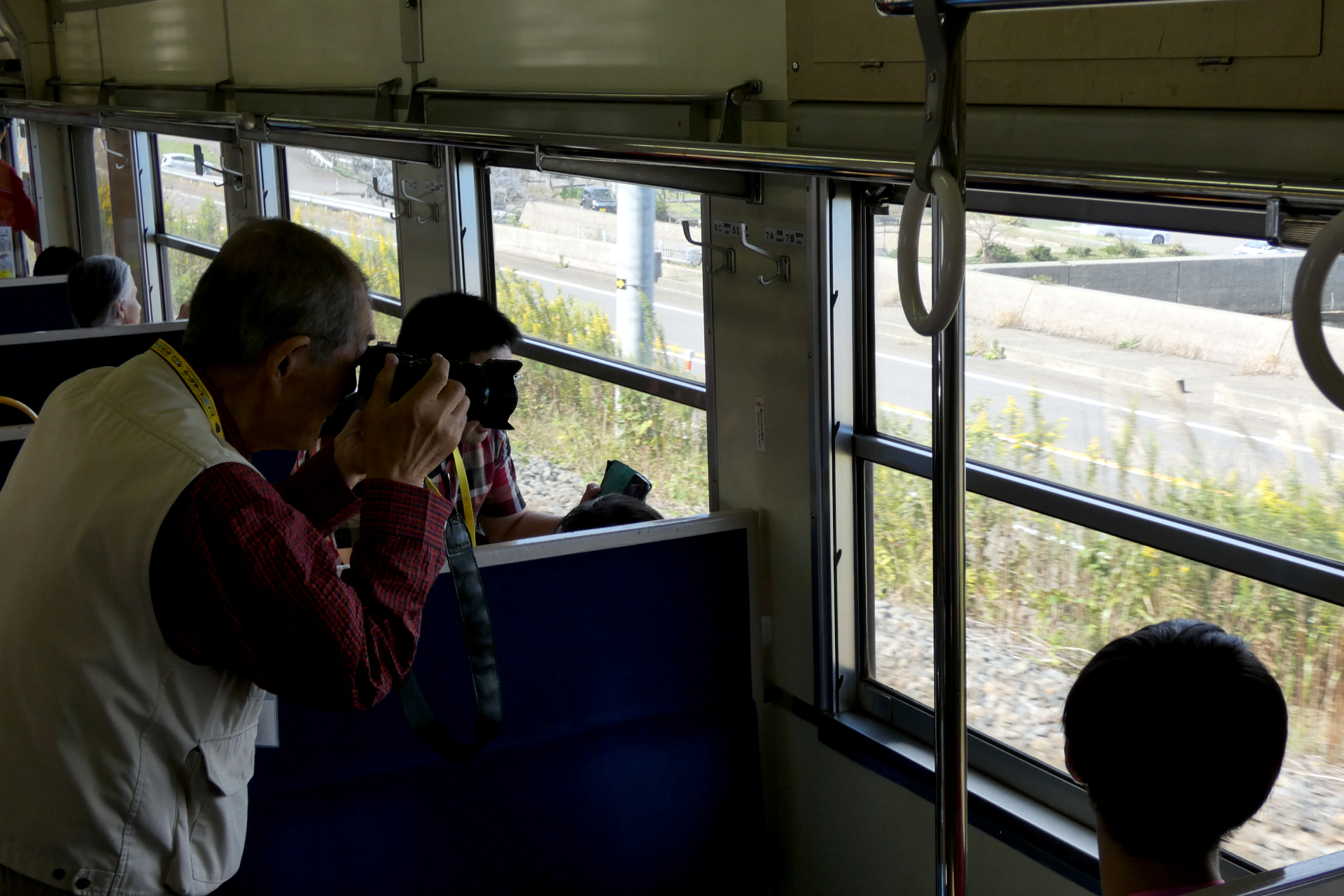 車内では車窓や途中駅で撮影を楽しんだ