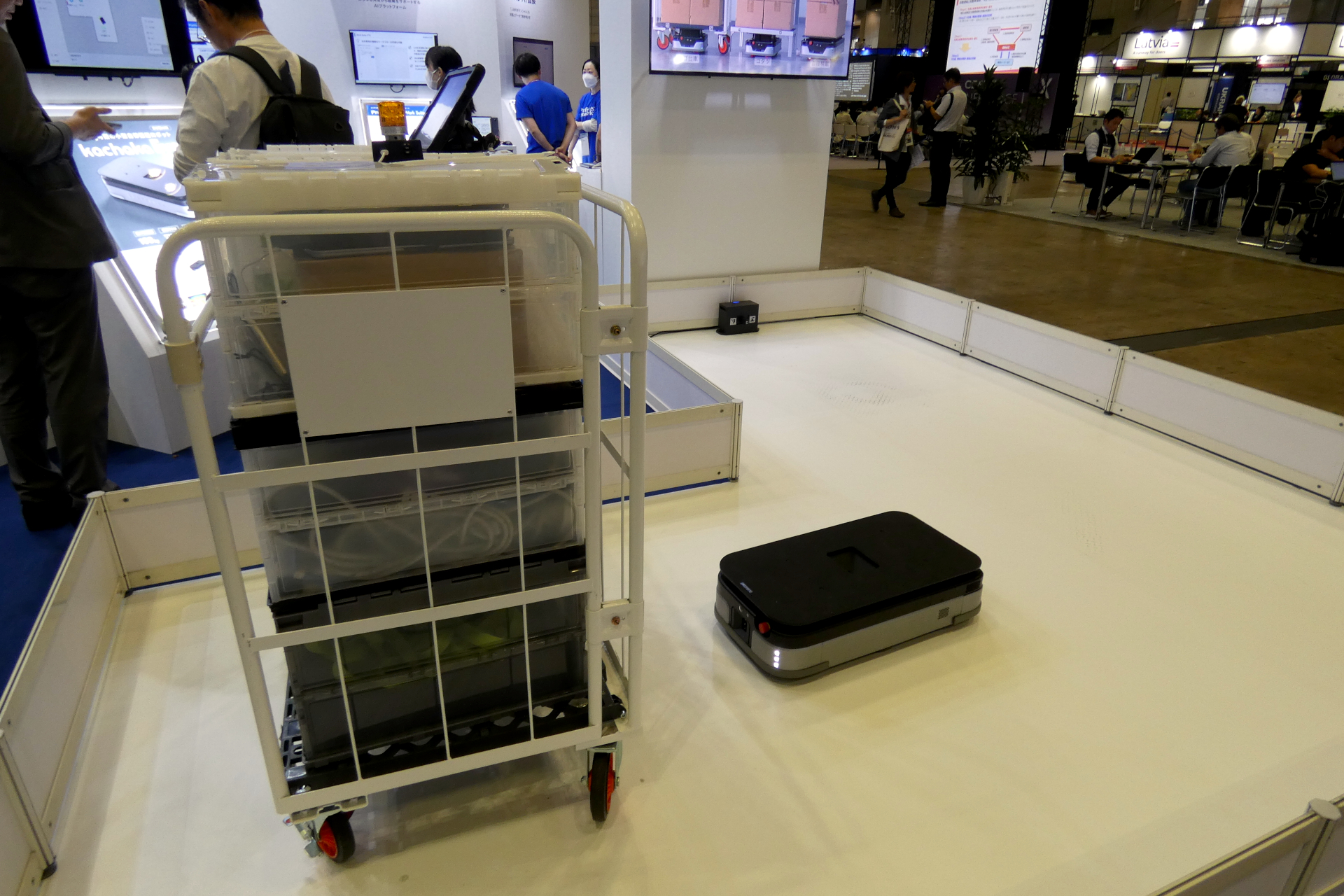 新開発の自動搬送ロボット「Kachaka Evo」