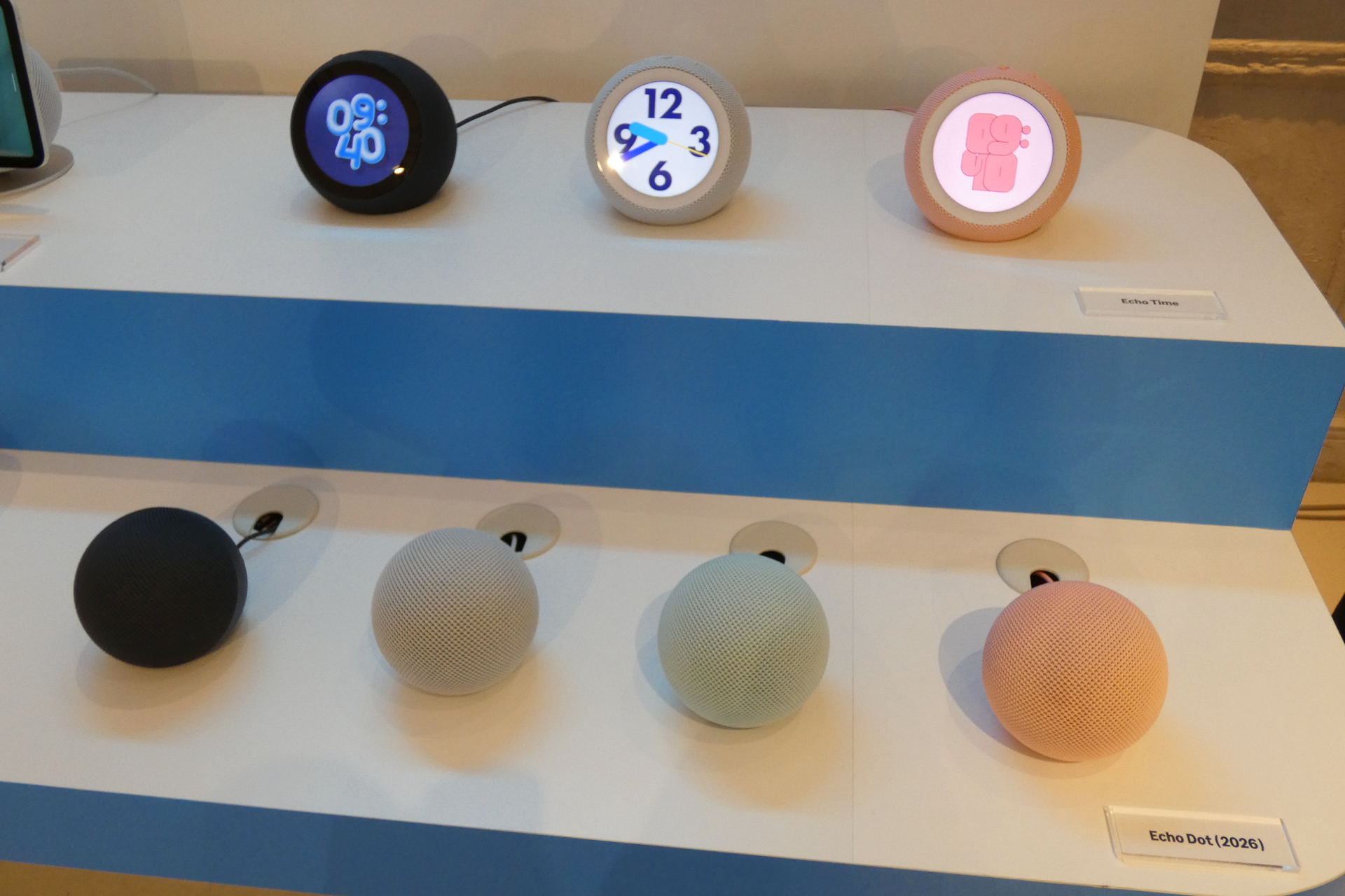 「Echo Time」（上段）と「Echo Dot」（下段）