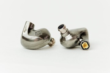 ミニレビュー】コレだけにしか聞こえない音。イヤフォン「Pinnacle P1