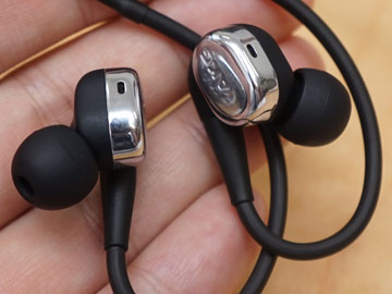 AKG、初のハイレゾ&ケーブル交換対応で音のカスタマイズも可能な
