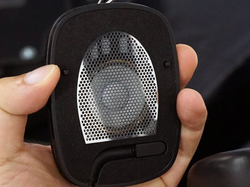 B&W、スタイリッシュな最上位ヘッドフォンをBT化「P7Wireless」。小型