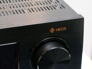 フラッグシップ超えの11chでも従来サイズ。デノンAVアンプ