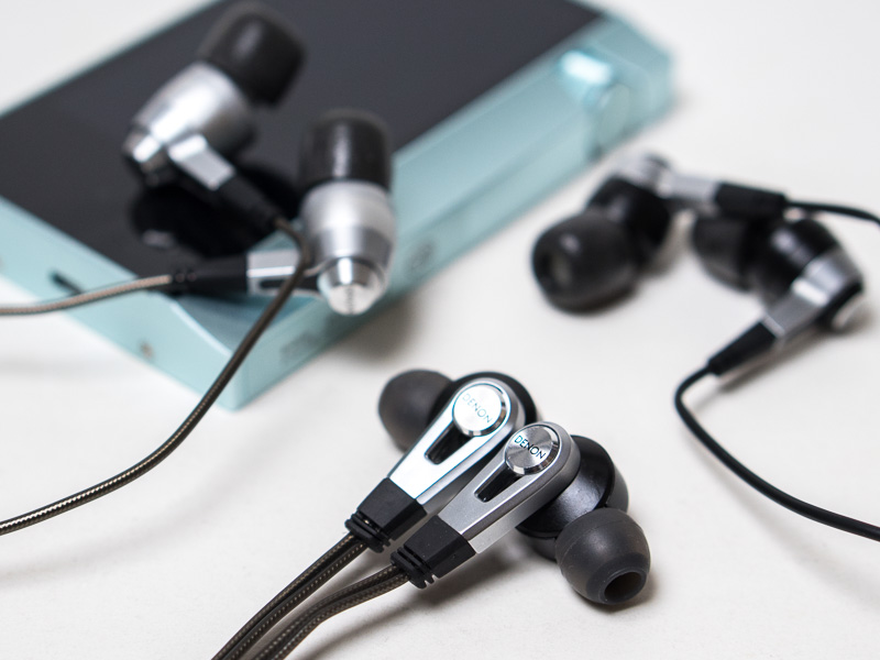 手前から時計回りに「AH-C820」、「AH-C720」、「AH-C620R」