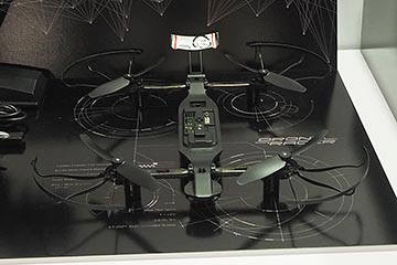 京商、130gで超低空を飛ぶレース向けドローン。FPV動画撮影にも対応