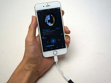 ミニレビュー】ヘッドフォンジャック消滅のiPhone。Lightning-3.5mm