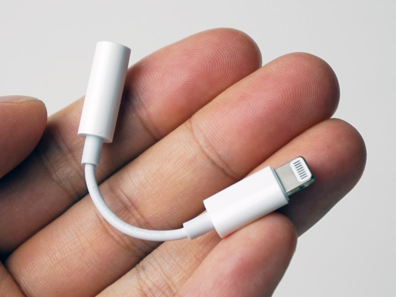 アナログ変換用のアダプタも付属