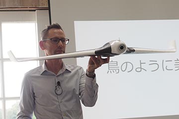 パロット、時速80kmで飛べる固定翼ドローン「Disco」。VRゴーグルで