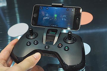 キャノン発射、角砂糖も運べるミニドローン「Parrot Mambo