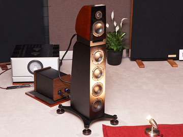 ELACから860万円の超弩級スピーカー。FOCALは58万円のヘッドフォン