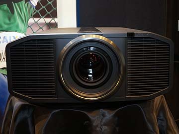 JVC、ネイティブ4K+レーザー光源の4K D-ILAプロジェクタ「DLA-Z1