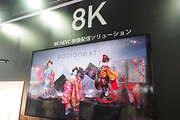 18年の8K本放送に向け、衛星/CATV両対応の受信機。薄さ2mmの8K有機ELも