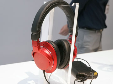 オーテク、豊富なカラバリで約2万円のBluetoothヘッドフォン。有線接続
