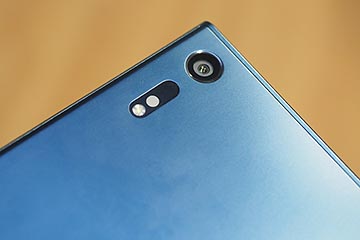 ソフトバンク、「Xperia XZ」11月発売。カメラAF向上、2年でも劣化し