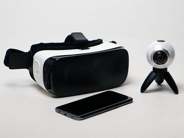 ミニレビュー】“目玉おやじ”のような360度カメラ「Gear 360」。スマホ