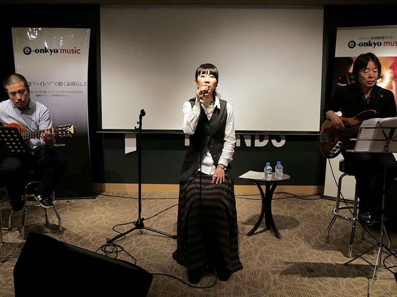 井筒香奈江さんによるミニライブも行なわれた