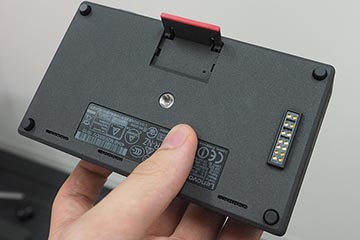 Android搭載の「ThinkPad Stack」プロジェクタ。タッチパッドとスマホ