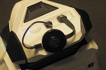 プロジェクタに変形する自走ロボ「Tipron」。Cerevoが約23万円で年内