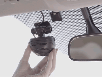 景色と車内を同時撮影できるドライブレコーダ兼アクションカメラ「d